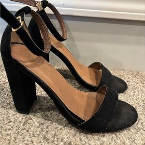 Black heels round toe.